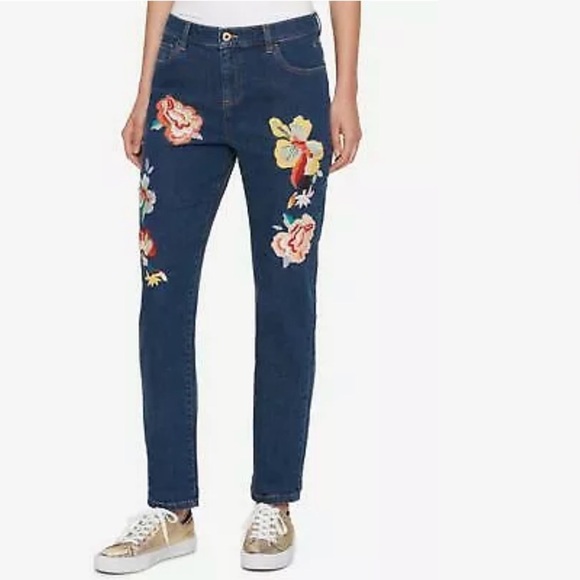 Tommy Hilfiger Blue High Rise Boyfriend Jeans with Floral Embroidery Size 6 - Picture 2 of 8